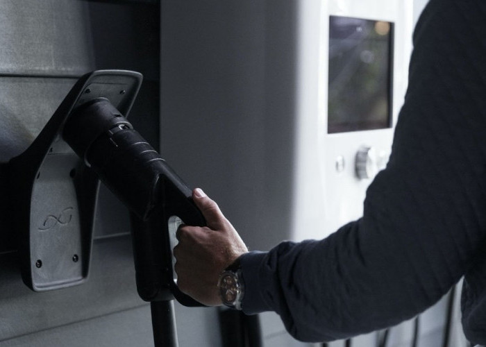 Simak Mobil-Mobil Dengan Pemberian dan Pemasangan Wall Charger Secara Gratis! 