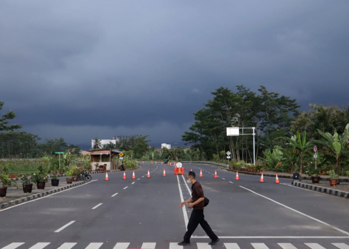 2 Arah,  Tongkrongan Anak Muda di Bahu Jalan Ikut Tergusur, PKL di Jalan Bung Karno Merasa Sangat Terdampak
