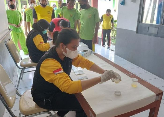 Tes Urine Perdana, Petugas dan WBP Lapas Kumbang Nusakambangan Negatif Narkoba