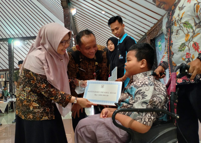 1.598 Anak Dapat Beasiswa AUSTS, Penerima Diminta Gunakan dana 100 Persen untuk Pendidikan