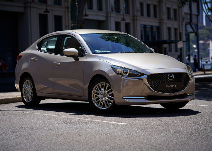 Intip Fitur Premium Mazda 2 Sedan, Head-Up Display di Mobil Kompak? Serius!