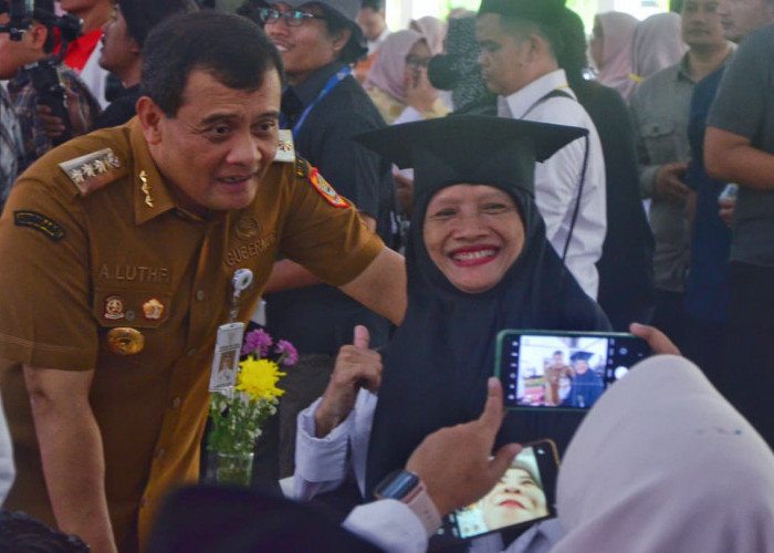 Seribu Keluarga Lulus Jadi PKH, Gubernur Ahmad Luthfi Dorong Kemandirian Warga