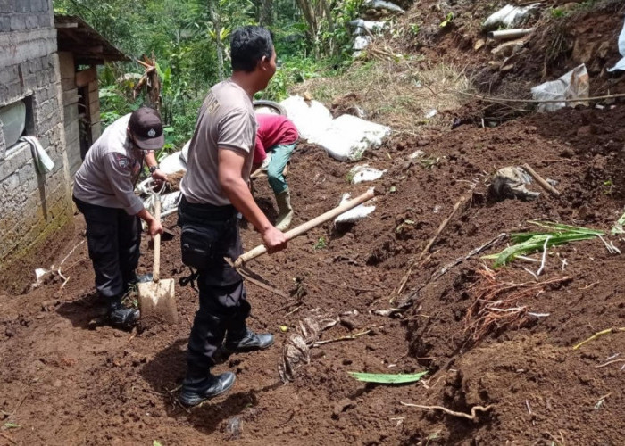 Talud Longsor di Desa Serang Purbalingga, Dapur Rumah Rusak 