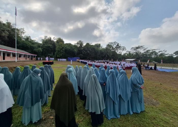Hapus Stigma Terafiliasi Jamaah Islamiyah, Ponpes Nurul Huda Gelar Upacara Bendera HUT ke 80 RI