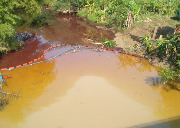 Warga Dilarang Ambil BBM di Sungai Jambu Cilacap, Dampak Kebocoran Pipa Pertamina