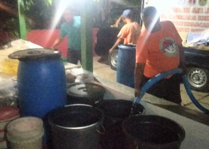 Tak Hanya Masjid dan Musala, Droping Air Bersih ke Gereja di Sumpiuh