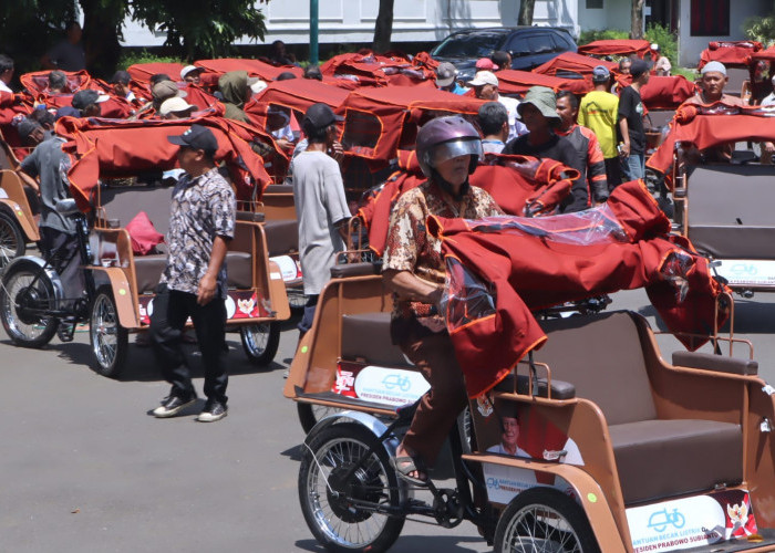 Serahkan Bantuan Becak Listrik, Ketua Yayasan GSN Tegaskan Becak Tidak Boleh Dijual