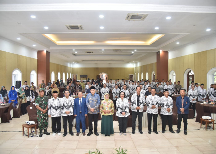 Muhyat Pimpin STMIK Arungbinang Kebumen