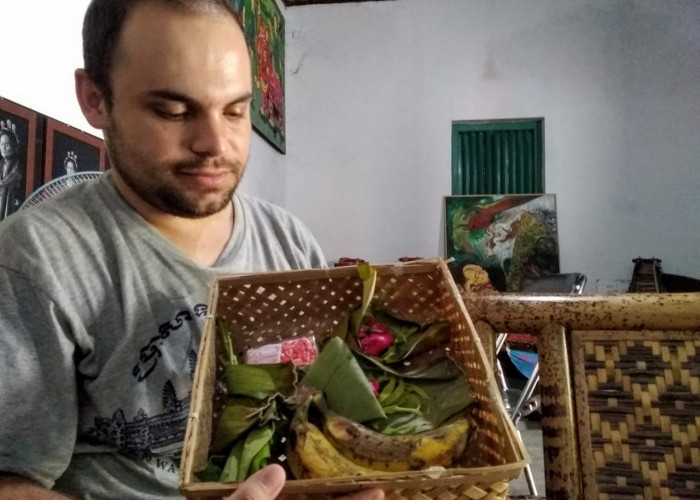 Tertarik Lengger Sampai Beli Sesaji, Dobrin Tsvetanov Bugov Asal Bulgaria ke Banyumas