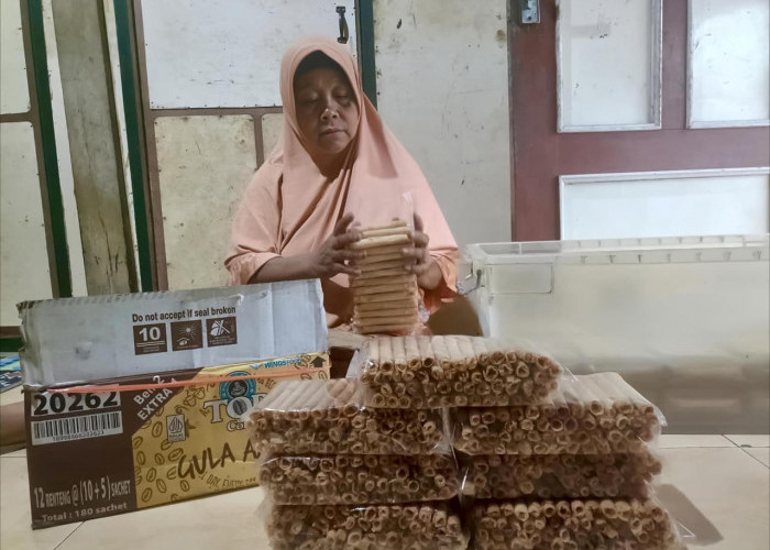 Jelang Lebaran, Perajin Kue Semprong Alian Kebumen Banjir Pesanan