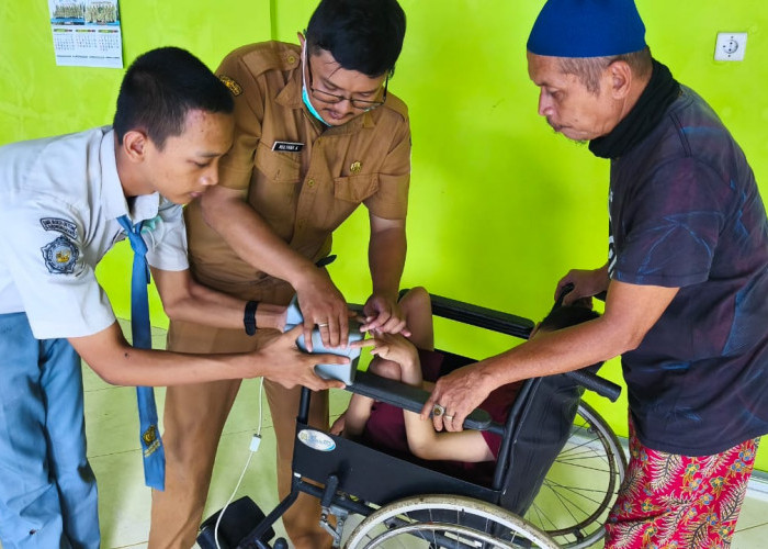 Disdukcapil Cilacap Layani Warga Rentan di Desa Jeruklegi dan Kesugihan dengan Mobil Pelayanan Keliling 