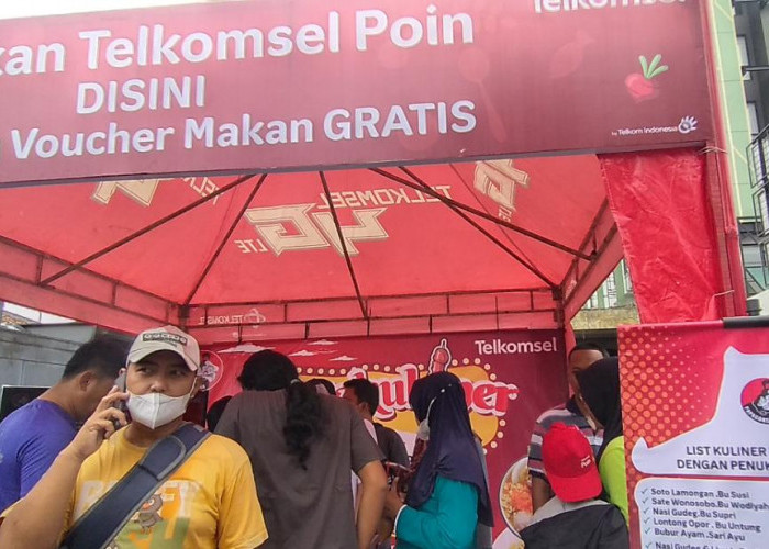 Spektakuliner Fasilitasi Pelanggan untuk Tukar Telkomsel Poin  di Pasar Minggon GOR Satria