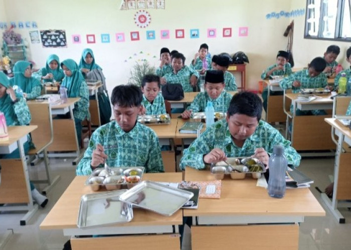 Madrasah Negeri Kota Belum Semua Terima MBG