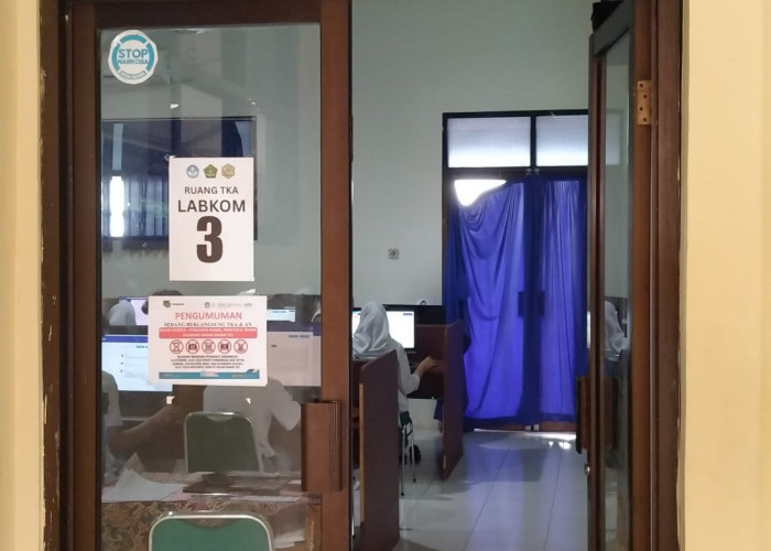 Ratusan Murid MA di Banyumas Ikuti TKA Susulan, Gangguan Server Hambat Ujian Bahasa Inggris