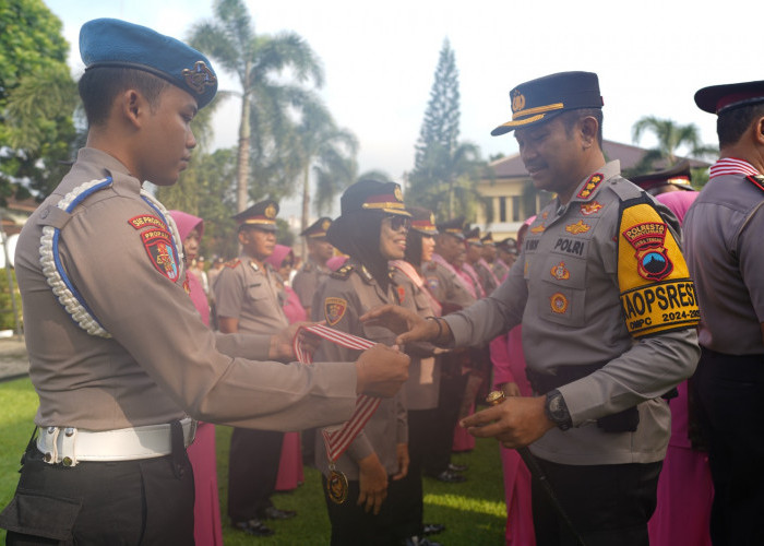 Kapolresta Banyumas Pimpin Wisuda Purnawira Anggota Polri Dan Wredatama PNS Polri 