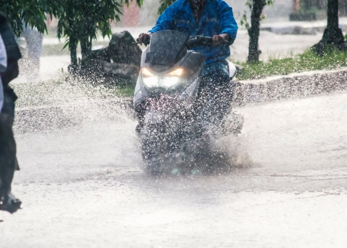 5 Cara Mengatasi Motor Murah yang Terendam Banjir