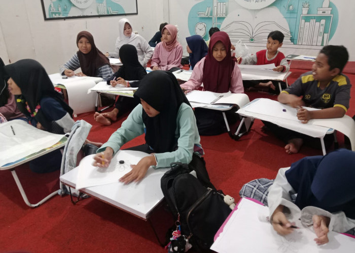 Kenalkan Batik Cilacap Sejak Dini, Arpusda Gelar Kelas Membatik untuk Anak SD