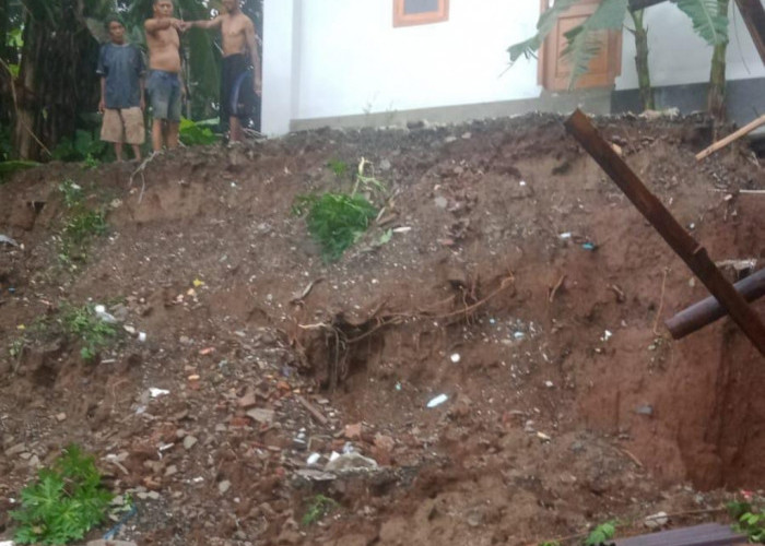 Tanah Longsor di Sinduraja Purbalingga, Dua Rumah Warga Rusak 