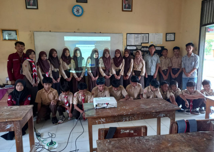 Dosen Amikom Sosilisasi Tiga Dosa Pendidikan di SMP Karya Bakti