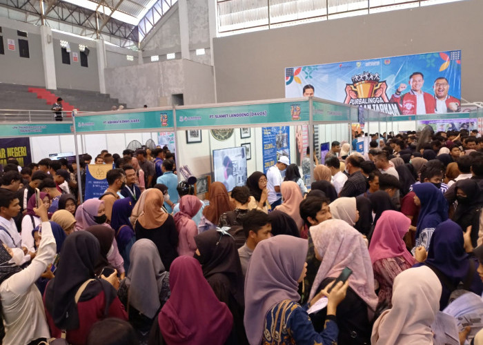 Jumlah Pengangguran Tinggi, Ribuan Pencari Kerja Padati Purbalingga Job Fair 2025
