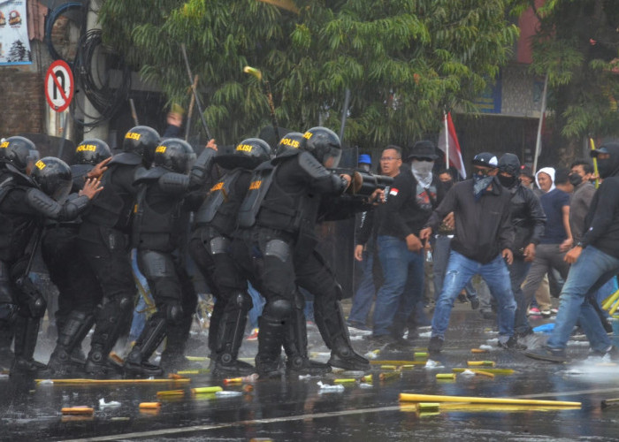 Tak Puas Hasil Pemilu, Warga Serbu KPU dan Bawaslu, Sispamkota Jelang Pilkada Banyumas 2024