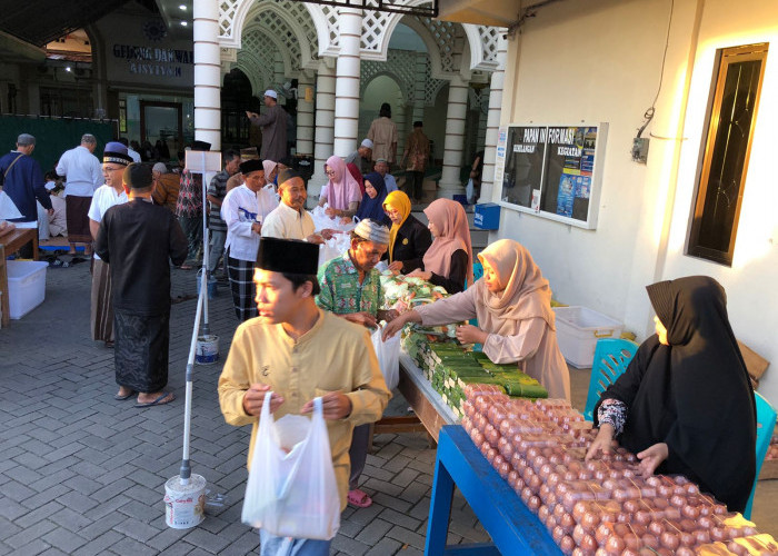 Masjid Al Muttaqien Bagikan 200 paket Sembako