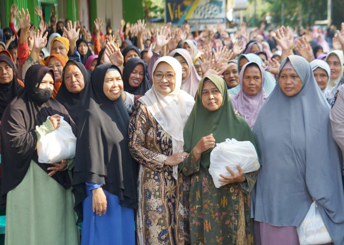 Bupati Kebumen, Berbagi Tidak Pernah Merugi