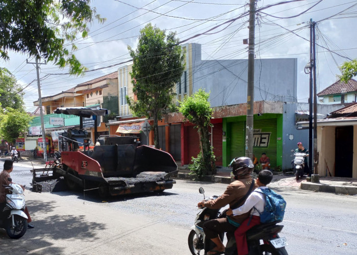 Pekerjaan Lambat, Rekanan Pemeliharaan Jalan Pujowiyoto Ditegur DPUPR