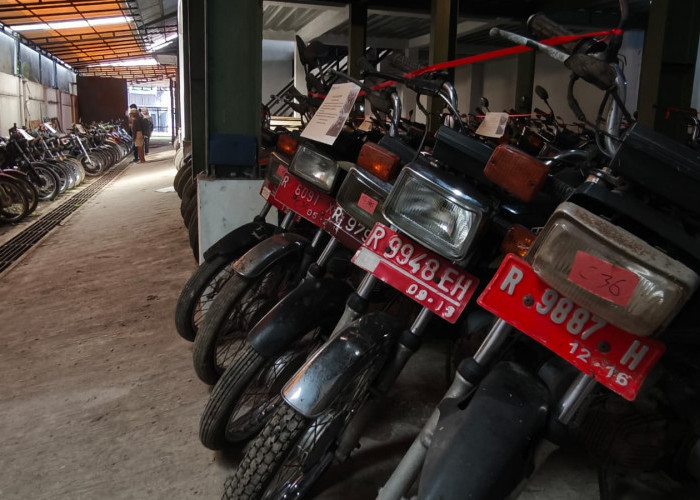 Lelang Aset Daerah, Motor Klasik Jadi Buruan 