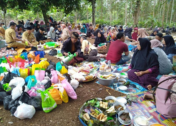 Doakan Leluhur, Ratusan Masyarakat di Dusun Cikondang Cilacap Lakukan Sidikah Tilawatan 