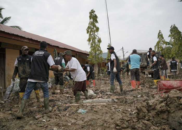 Dukung Pemulihan Pascabencana, Relawan BRI Peduli Terjun Langsung “Bersih-bersih Sekolah” di Aceh Tamiang