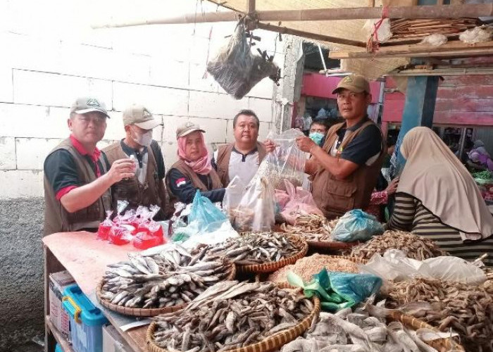 Pewarna Textil dan Formalin Ditemukan di Pasar Gandrungmangu dan Kawunganten