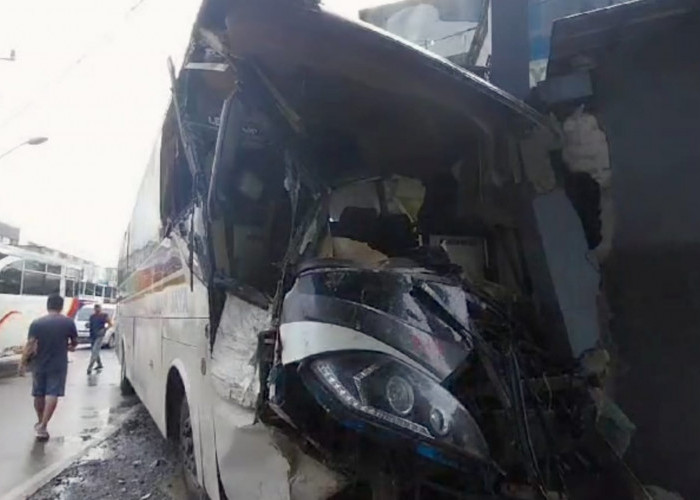 Kecelakaan Beruntun di Jalan Gerilya Purwokerto, Bus Sinar Jaya Seruduk Mikro, Mobil hingga Ruko