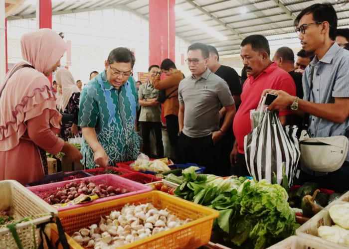 Tinjau Pasar Badhog, Utut Adianto Sebut Harga Stabil dan Dorong MBG Libatkan Pedagang Kecil