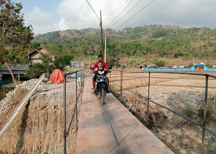 Solusi Akses, Pemkab Bangun Jembatan Darurat kali Klantang