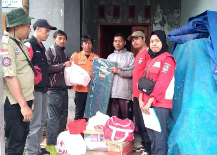 Pemkab Banjarnegara Salurkan Bantuan untuk Korban Banjir dan Longsor di Kalibening