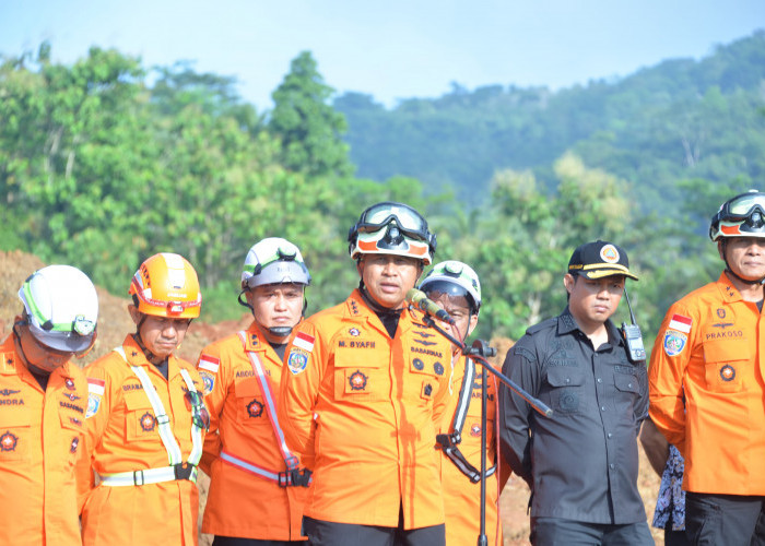 Tiga Korban Longsor Cibeunying Majenang, Masih Belum Ditemukan, Kabasarnas Tinjau Langsung Operasi 