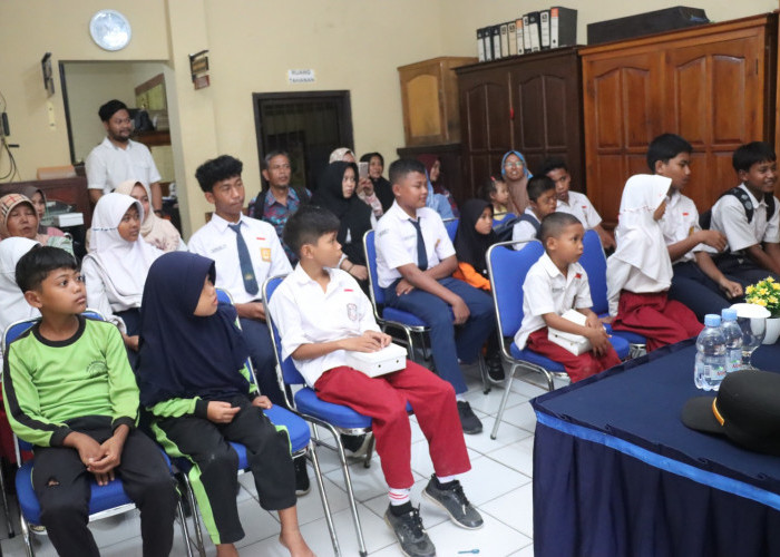 Pelajar Buayan Dapat Bantuan Alat Sekolah