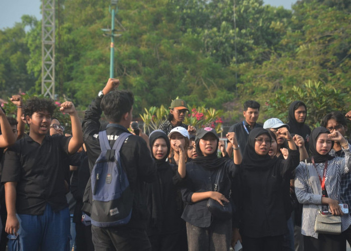 Mahasiswa Purwokerto Gelar Aksi Berkabung Sambut Pemerintahan Prabowo-Gibran