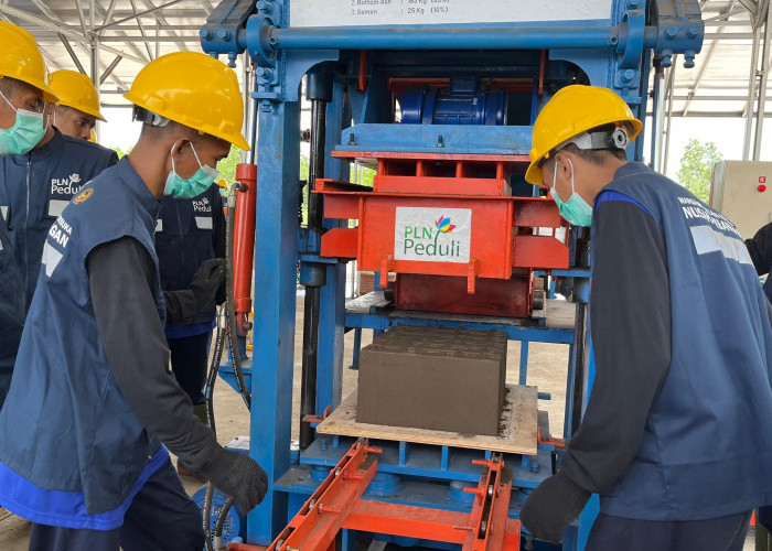 Limbah PLTU Disulap Jadi Batako, Warga Binaan Nusakambangan Punya Harapan Baru