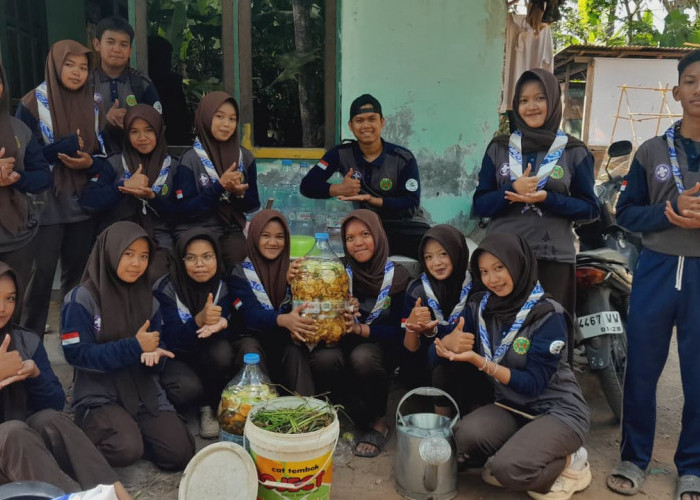Pramuka SMK Ma'arif 5 Gombong Belajar Pertanian Organik Sejak Dini