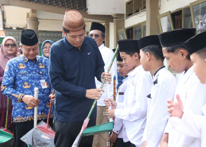 Tradisi Ro’an Santri Banjarnegara Jadi Gerakan Bersama Jaga Kebersihan dan Karakter
