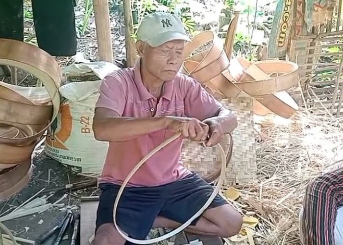 Melihat Kebahagiaan Perajin Tenong Kertayasa Banjarnegara di Bulan Sura