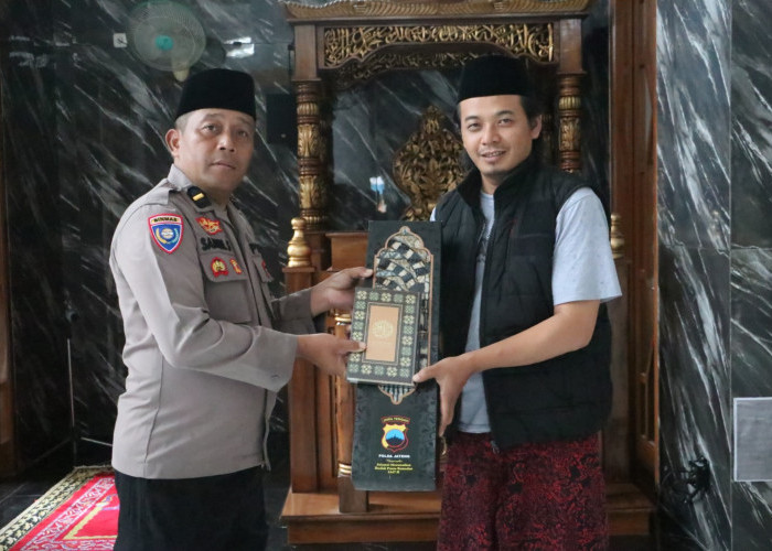 Polres Distribusikan Bantuan ke Masjid