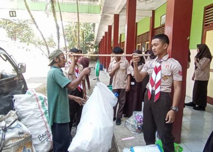 Siswa di Banjarnegara Mendulang Rupiah dari Bank Sampah