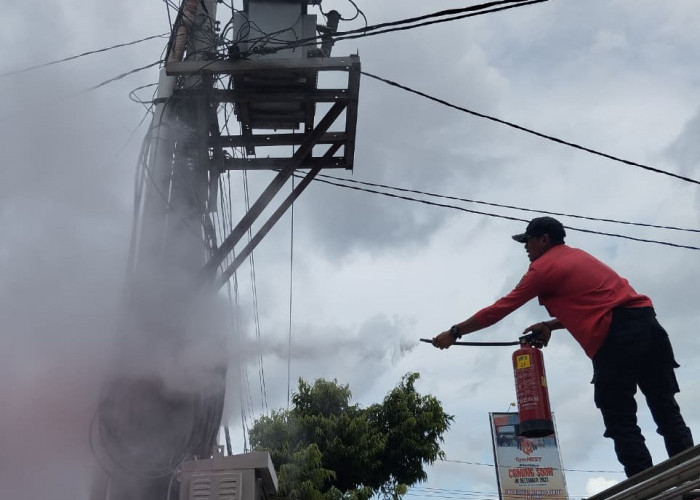 Korsleting Picu Kebakaran Trafo, Damkar Padamkan dalam Dua Menit