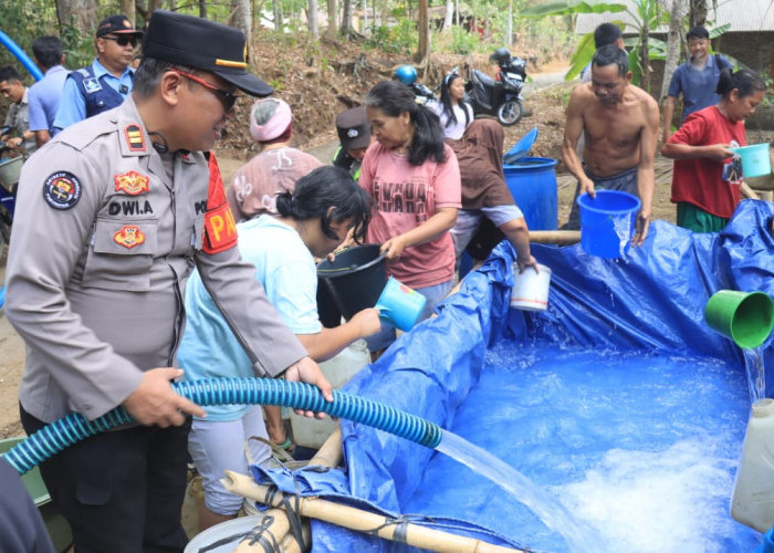 Kekeringan Berlangsung Lima Bulan, Polres Purbalingga Salurkan 12.000 Liter Air Bersih
