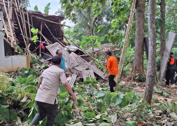 Empat Rumah di Cilacap Alami Kerusakan, Pemilik Rumah Sampai Mengungsi