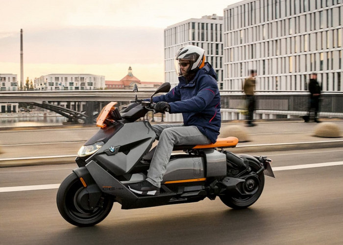 Motor BMW Electric CE 04, Maxi-Scooter Mewah Bertenaga Listrik Bodi Bongsor Antimainstream!