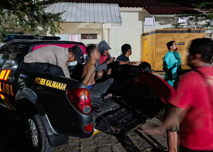 Acungkan Golok dan Mengumpat, ODGJ di Karangpetir Dievakuasi Polisi ke Rumah Sakit